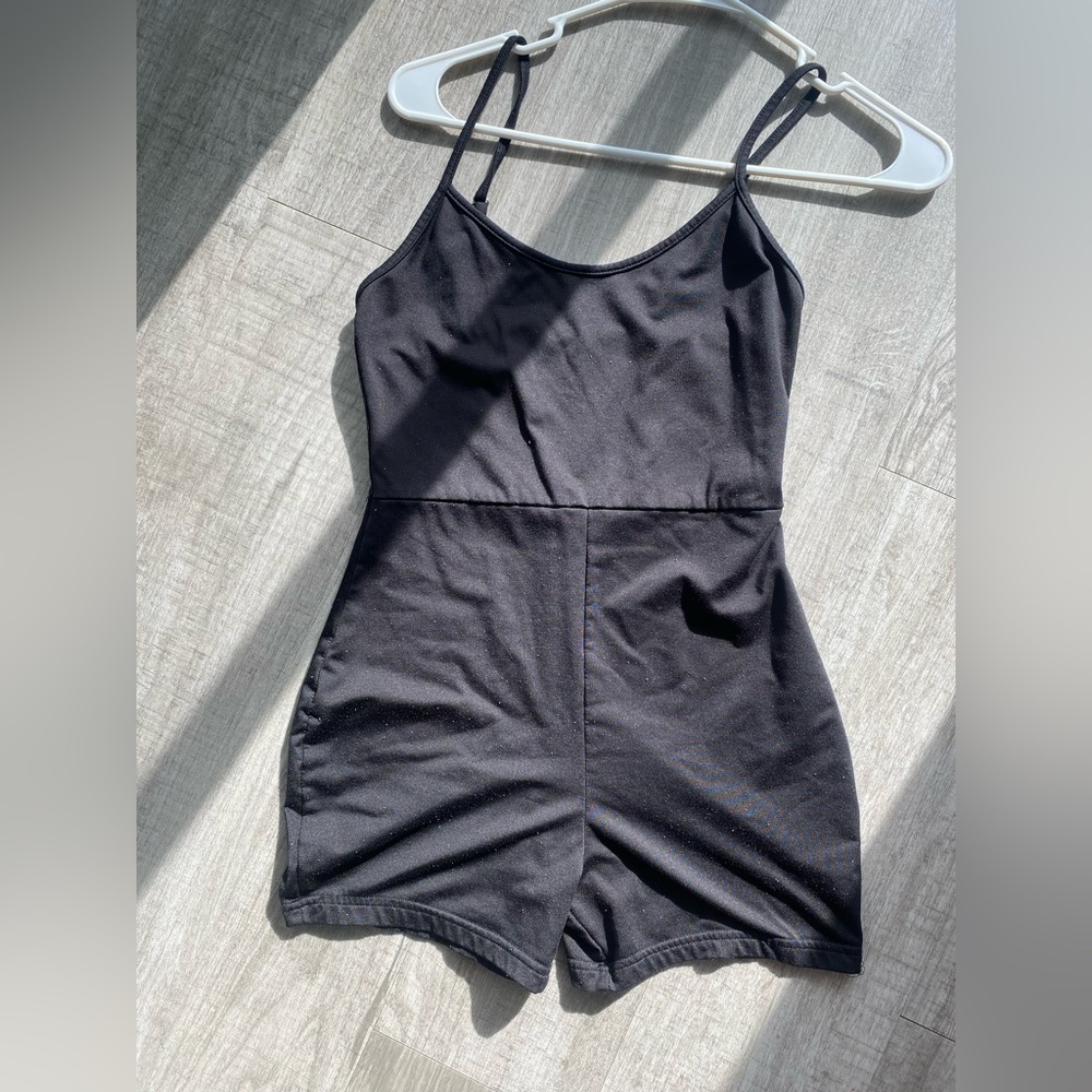 BLACK ROMPER ADJUSTABLE STRAPS
